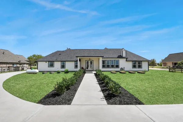 $995,000 | 7723 Stratford Hall Drive, Rosharon, TX 77583