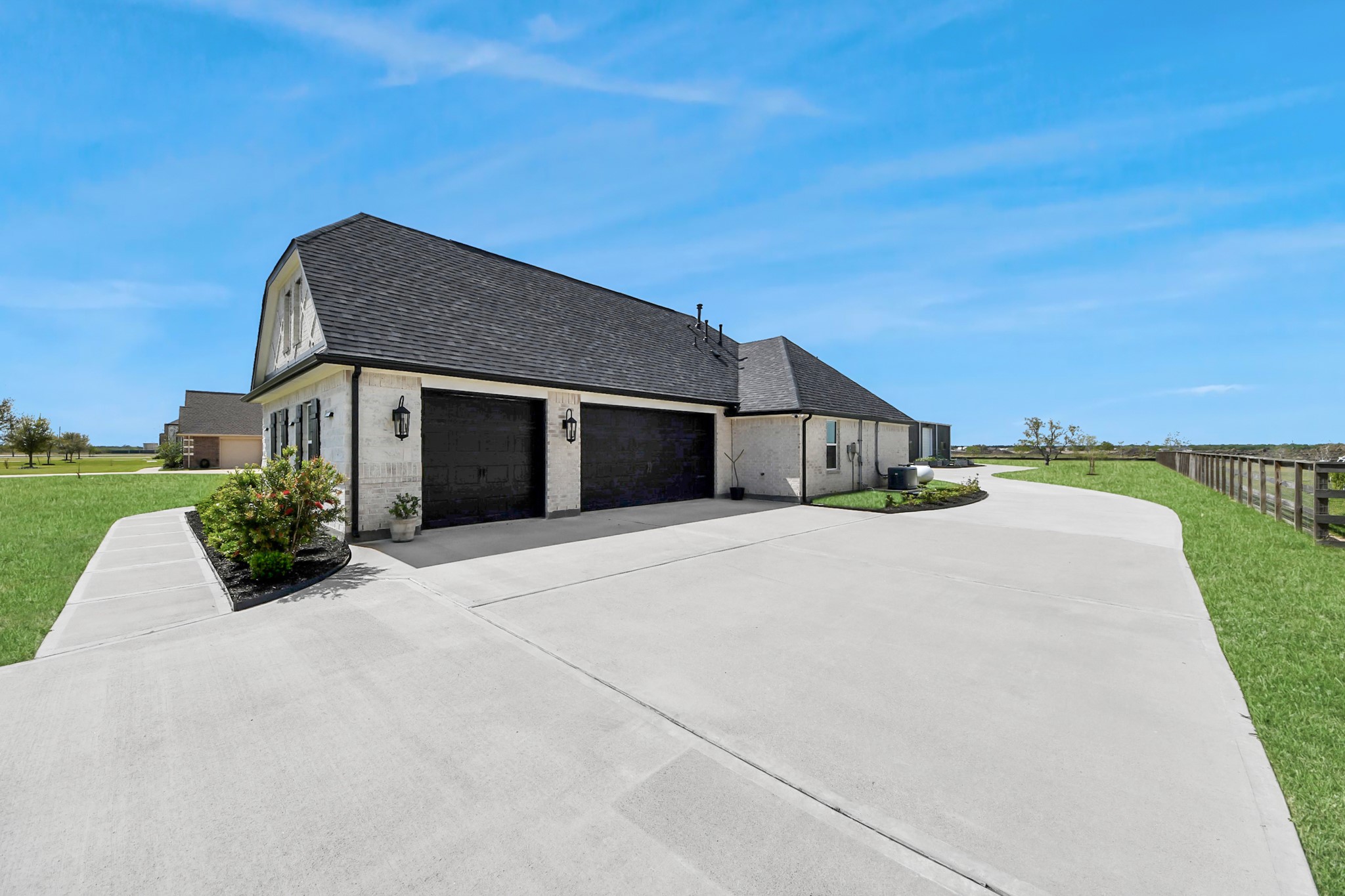 7723 Stratford Hall Drive Rosharon, TX 77583 - Photo 5 of 50 3-Car Garage that is extended for your pick-ups