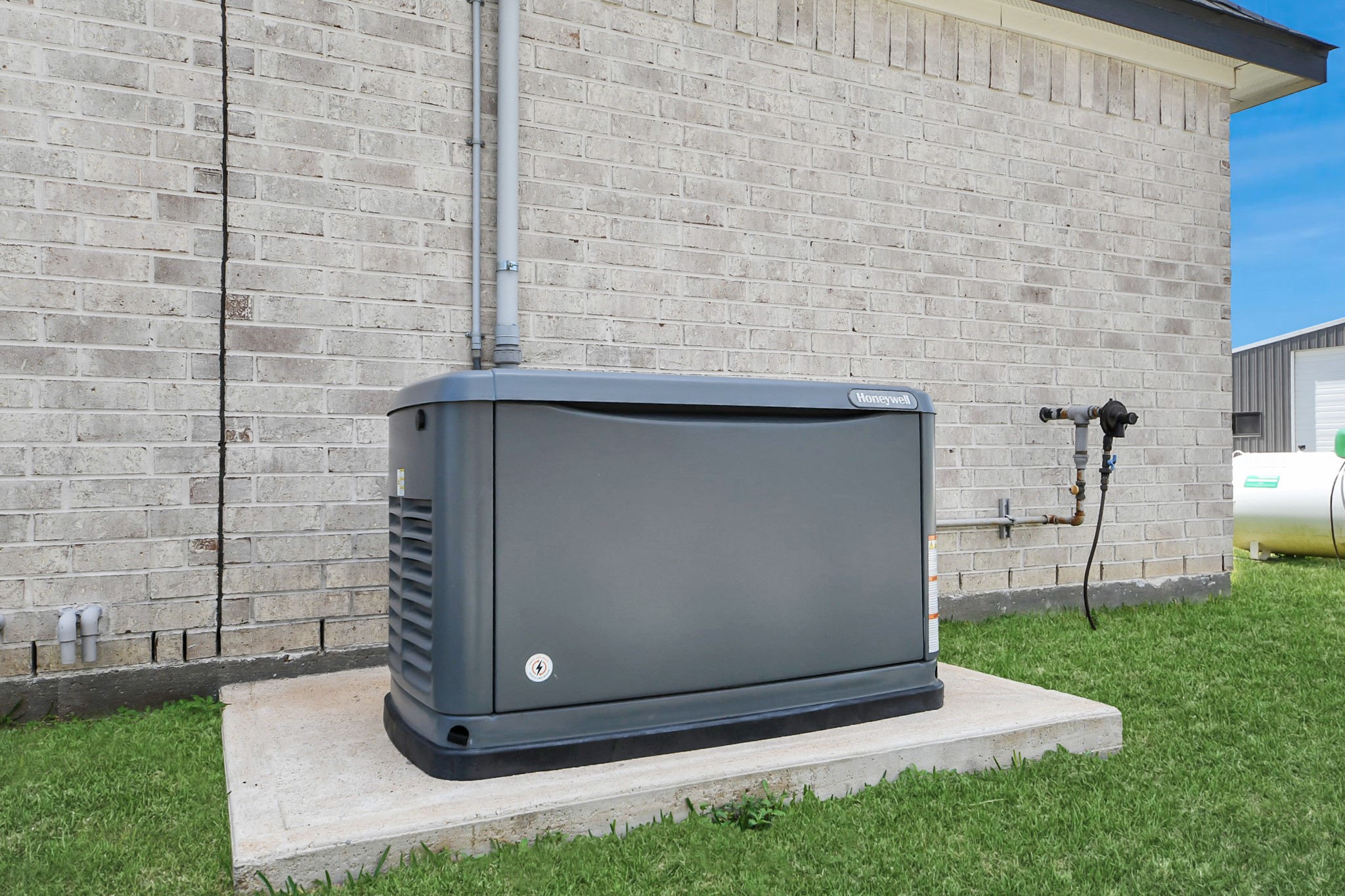 7723 Stratford Hall Drive Rosharon, TX 77583 - Photo 6 of 50 Honeywell Generator with transfer switch