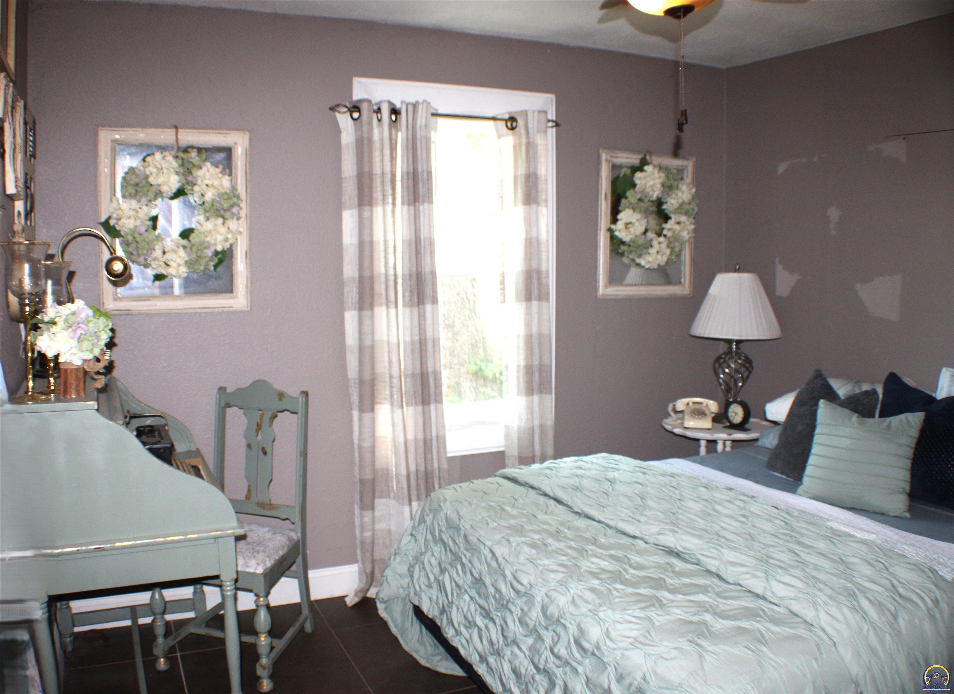 2517 Southwest Morningside Road Topeka, KS 66614 - Photo 11 of 21