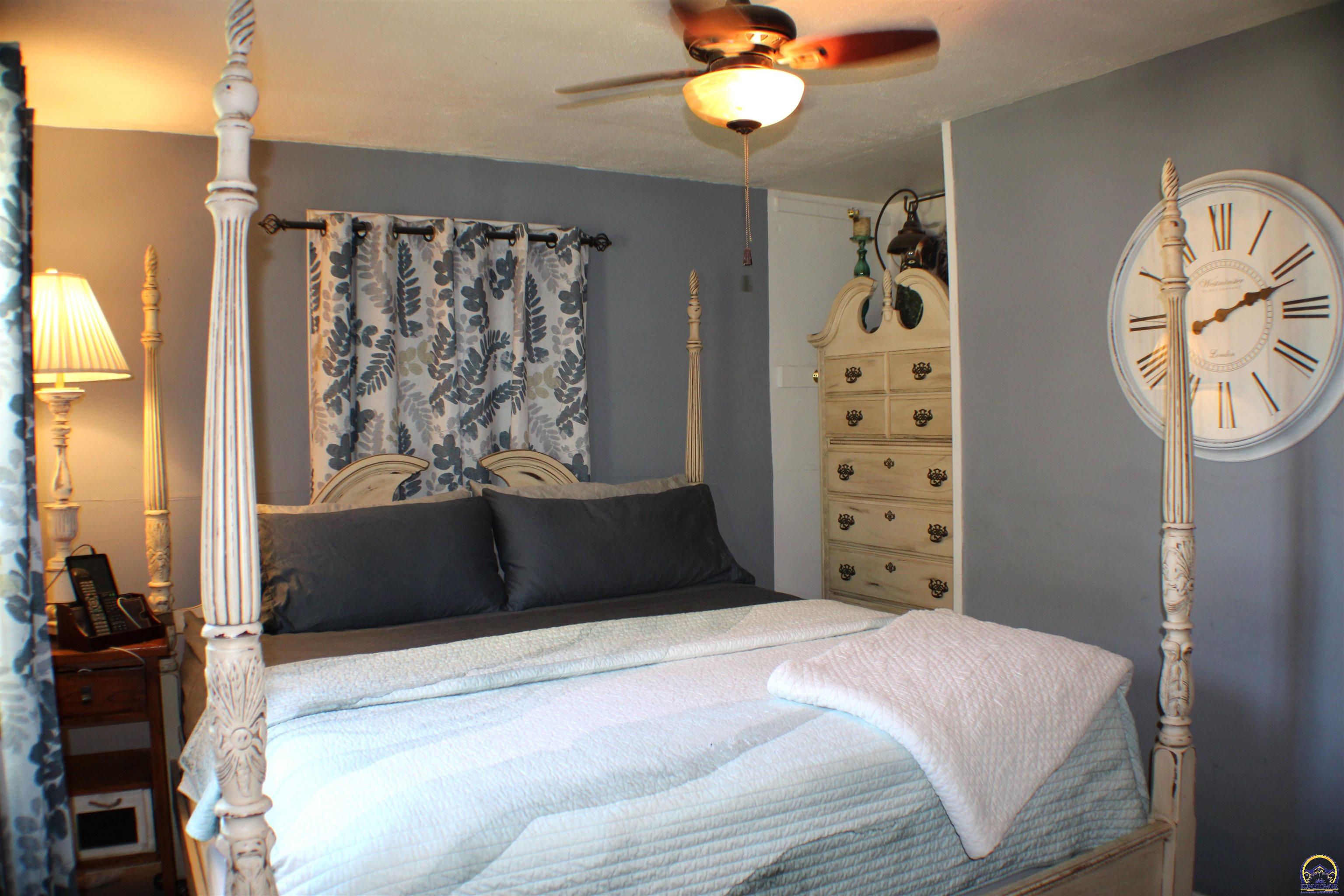 2517 Southwest Morningside Road Topeka, KS 66614 - Photo 14 of 21