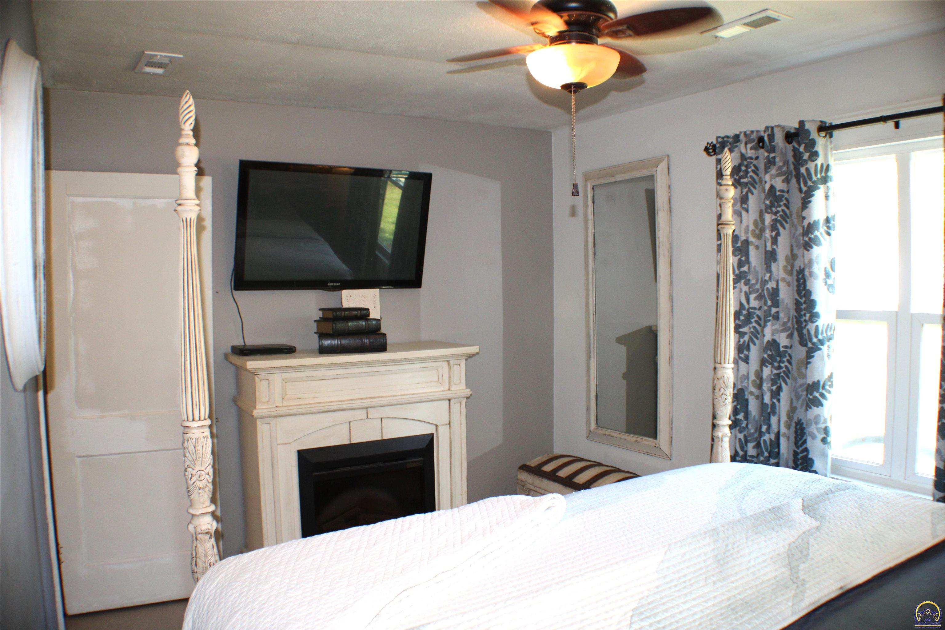 2517 Southwest Morningside Road Topeka, KS 66614 - Photo 15 of 21