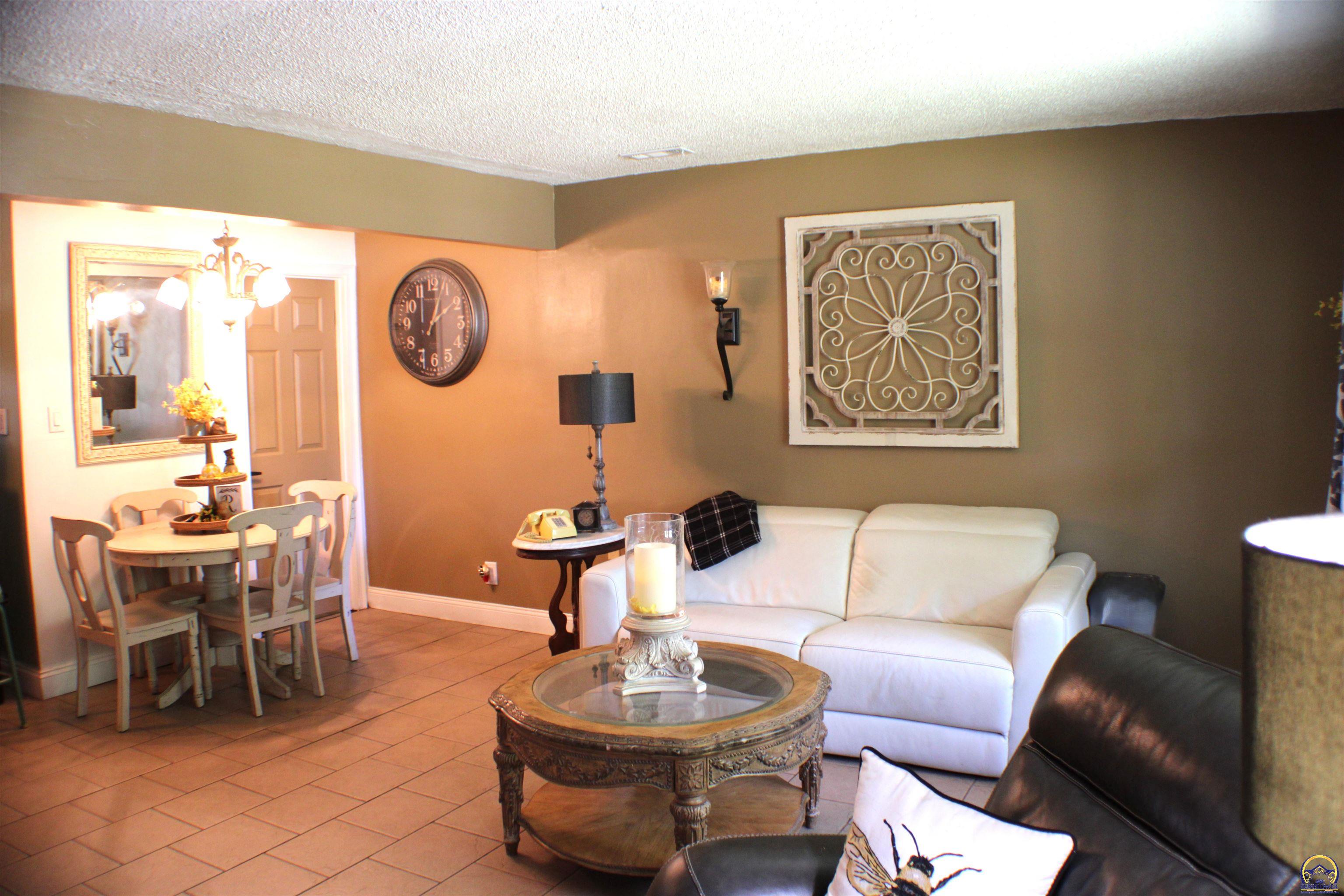 2517 Southwest Morningside Road Topeka, KS 66614 - Photo 5 of 21
