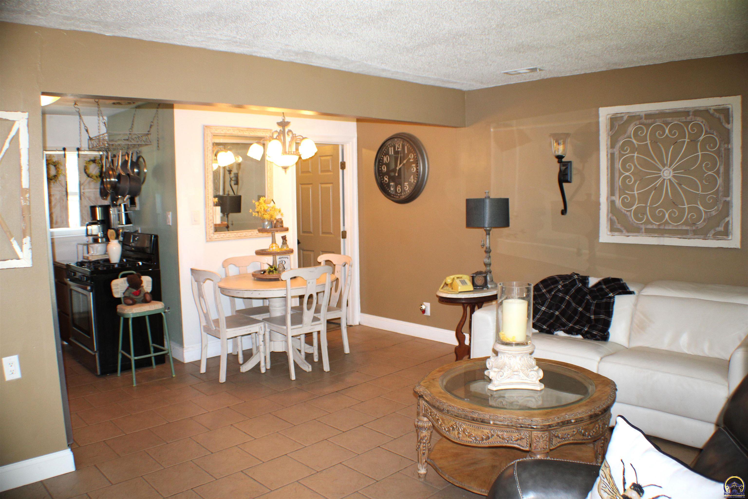 2517 Southwest Morningside Road Topeka, KS 66614 - Photo 6 of 21