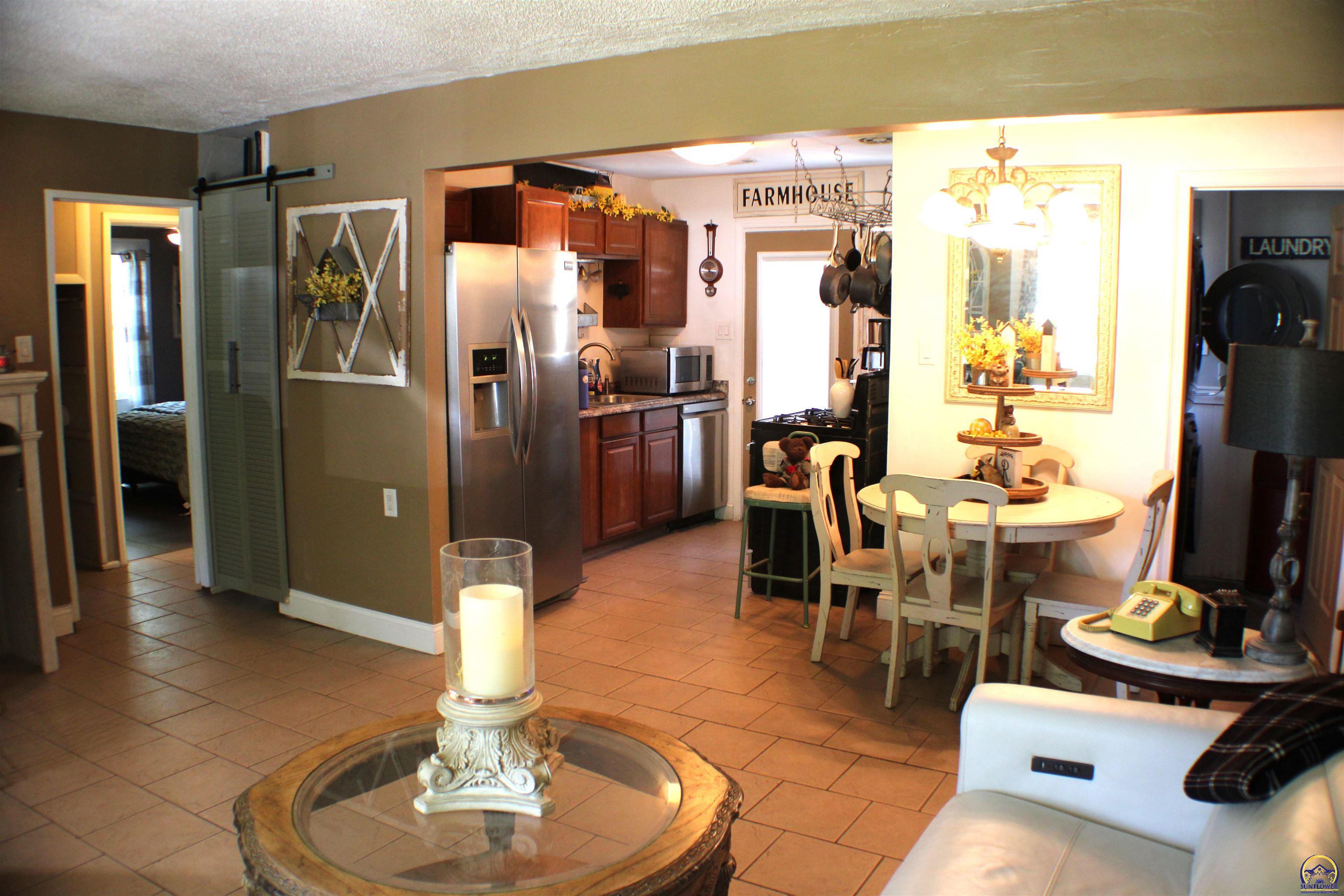 2517 Southwest Morningside Road Topeka, KS 66614 - Photo 7 of 21