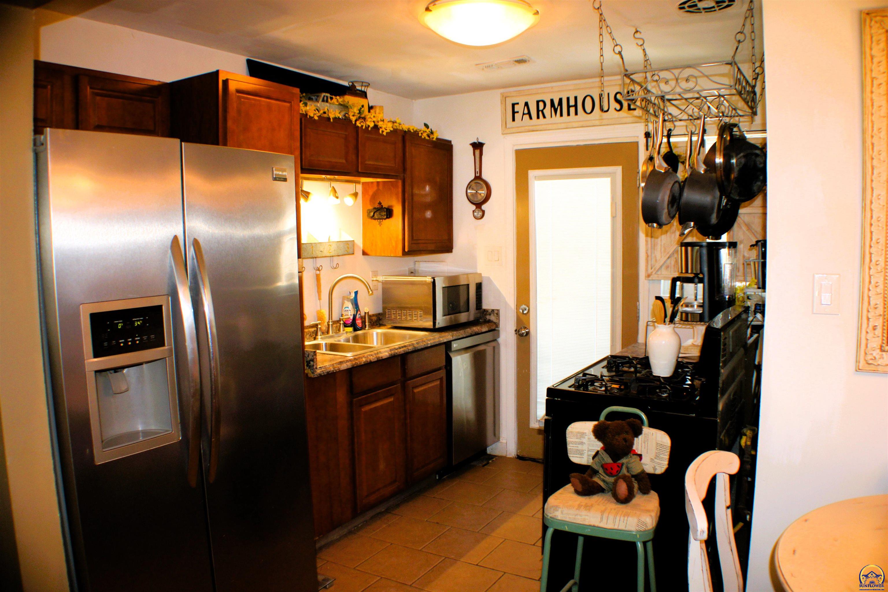 2517 Southwest Morningside Road Topeka, KS 66614 - Photo 8 of 21