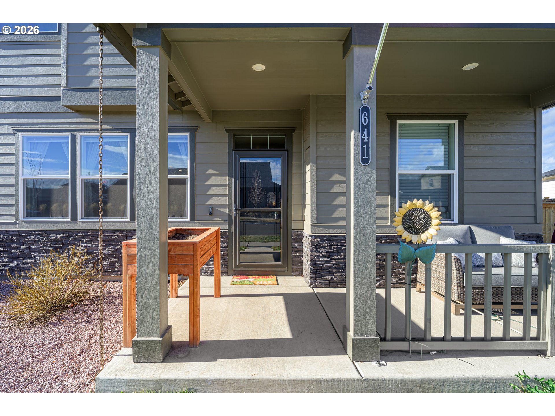 641 Northeast Union Loop Prineville, OR 97754 - Photo 2 of 23 a view of living room and entryway