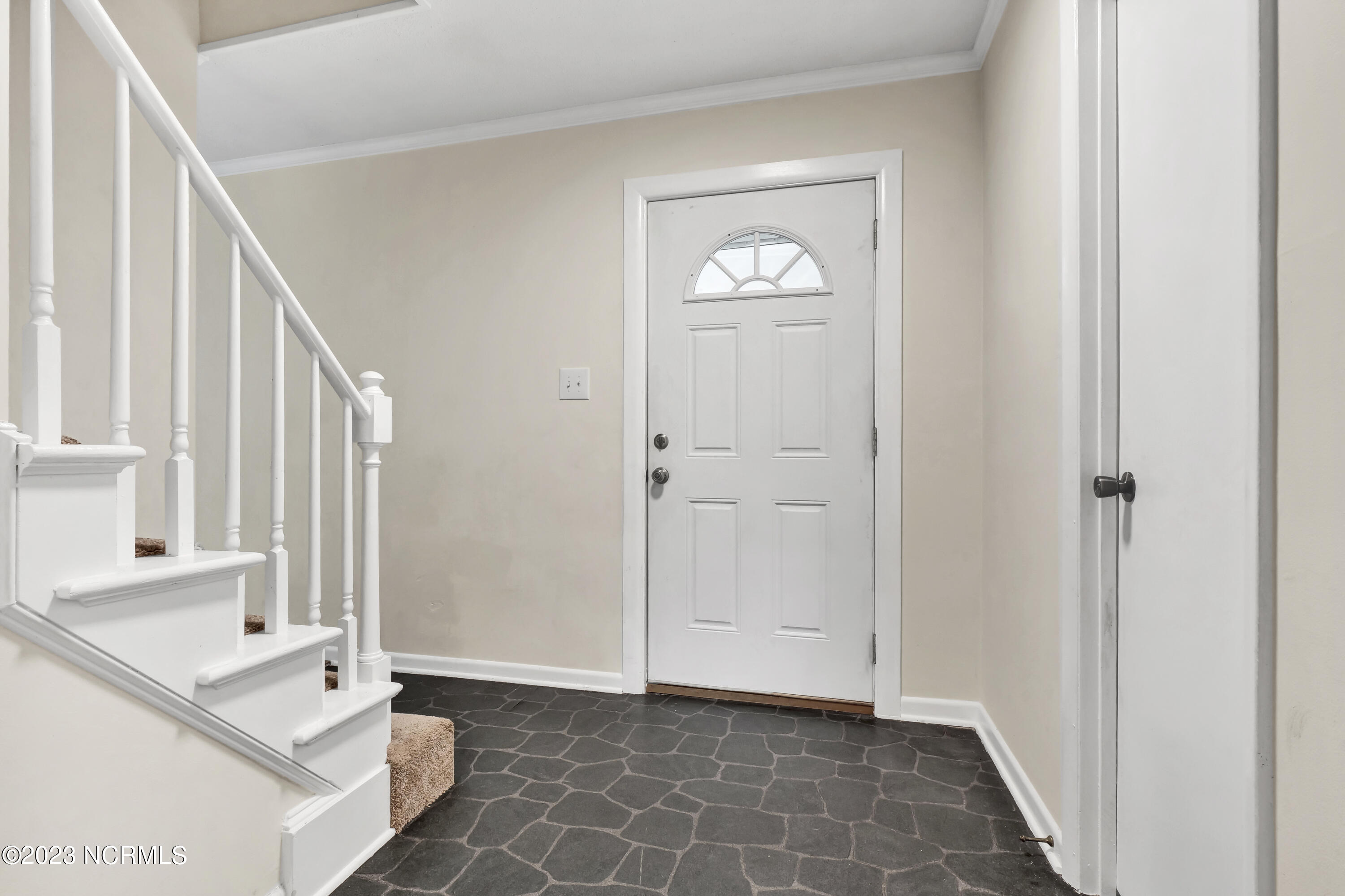 2800 Country Club Road Jacksonville, NC 28546 - Photo 20 of 30 Foyer