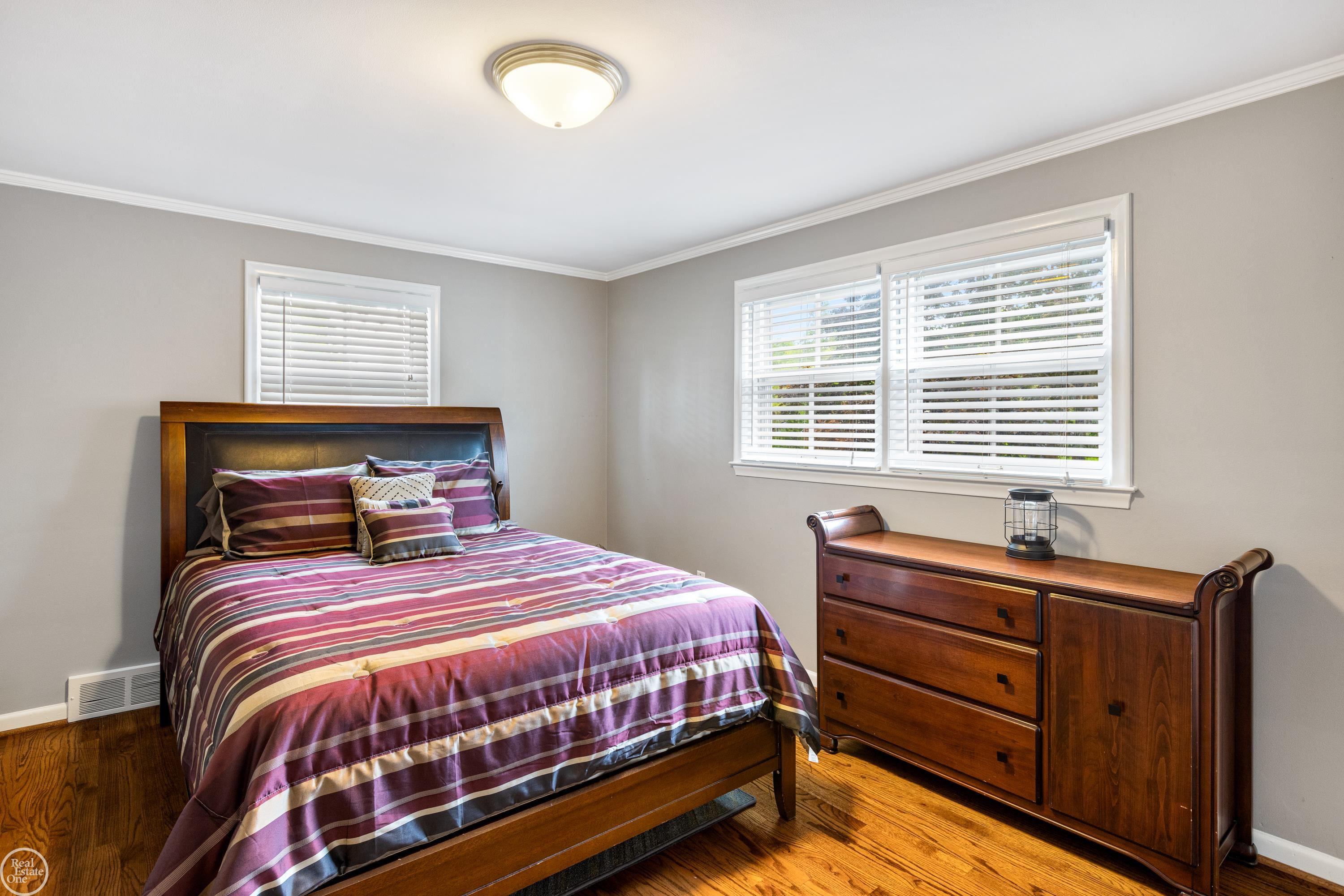 869 Lake Shore Road Grosse Pointe, MI 48236 - Photo 29 of 49 50123696-28.JPG