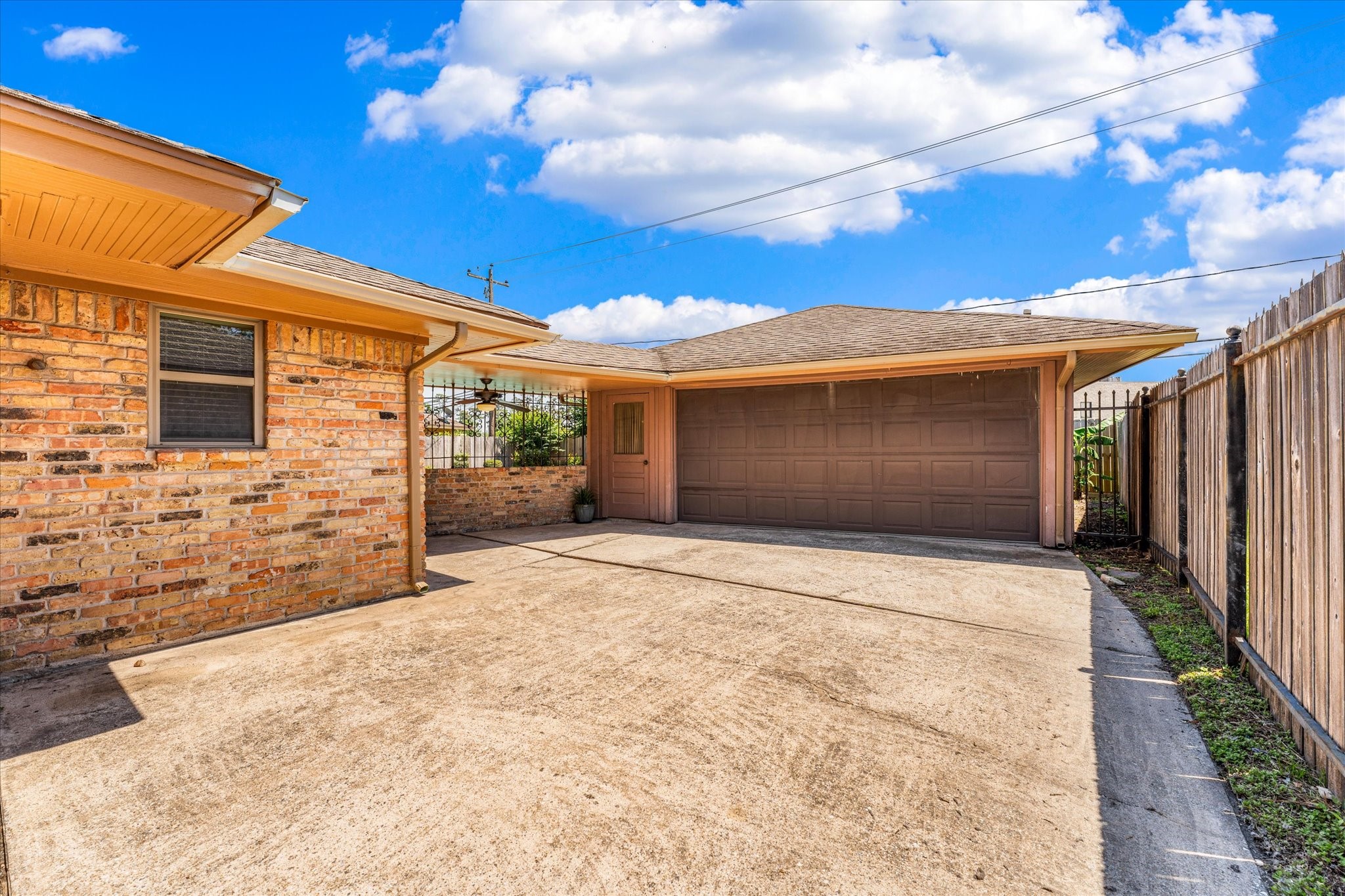 983 West Donovan Street Houston, TX 77091 - Photo 41 of 46 Detached garage freshly painted inside
