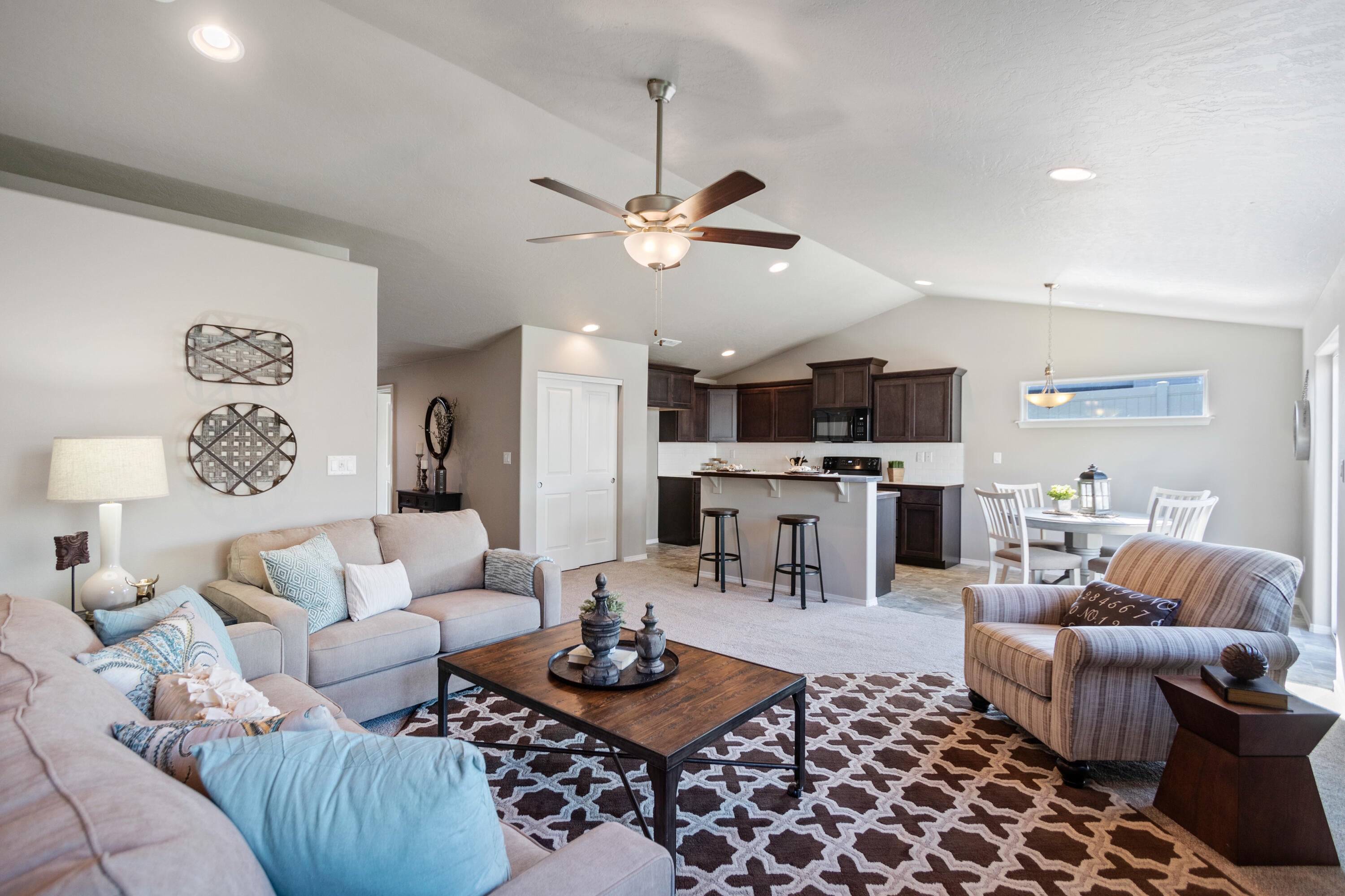 674 North Reed Street, Unit LOT #104 Sisters, OR 97759 - Photo 9 of 12 Edgewood - Great Room