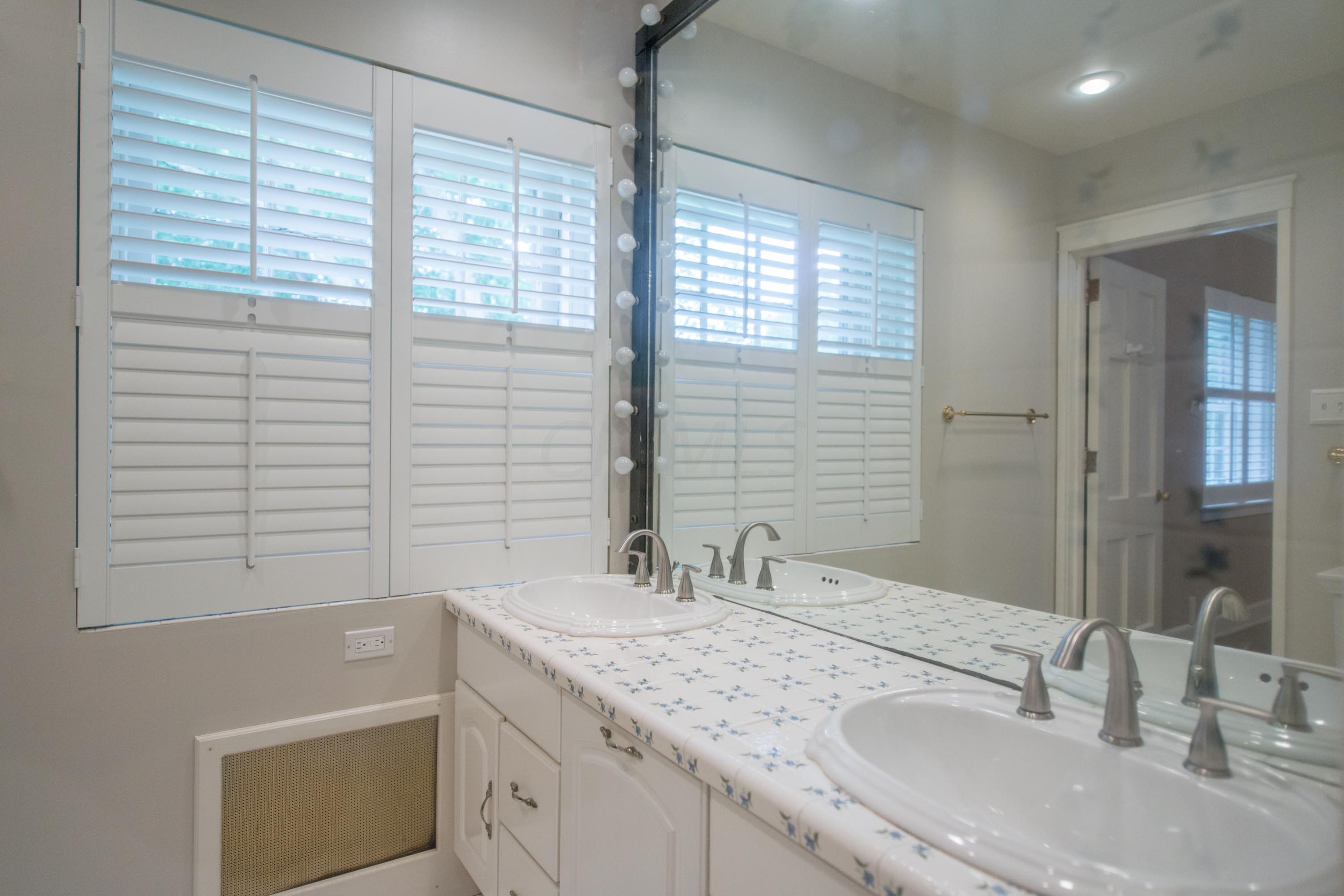 200 Ashbourne Road Columbus, OH 43209 - Photo 38 of 59