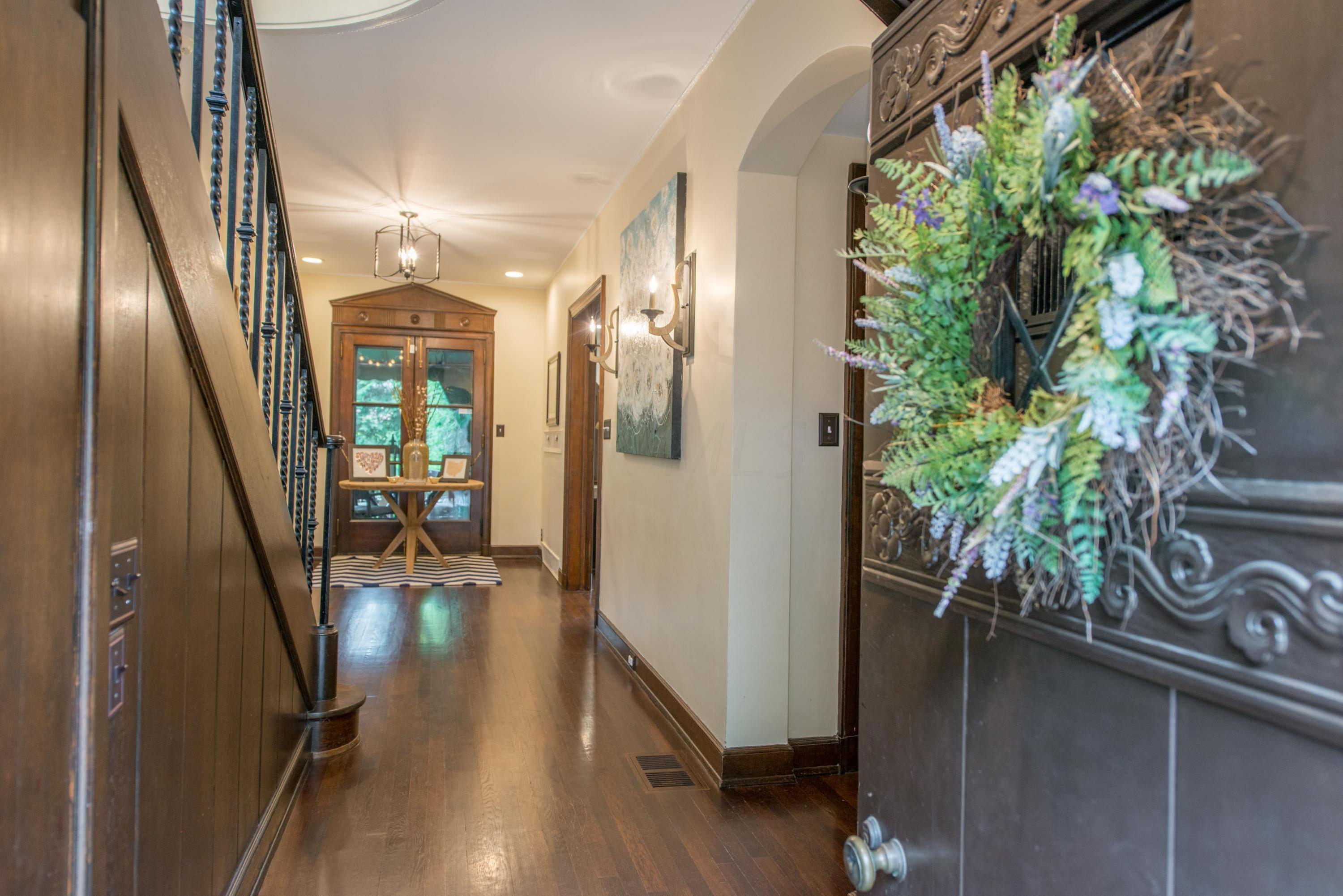 200 Ashbourne Road Columbus, OH 43209 - Photo 5 of 59
