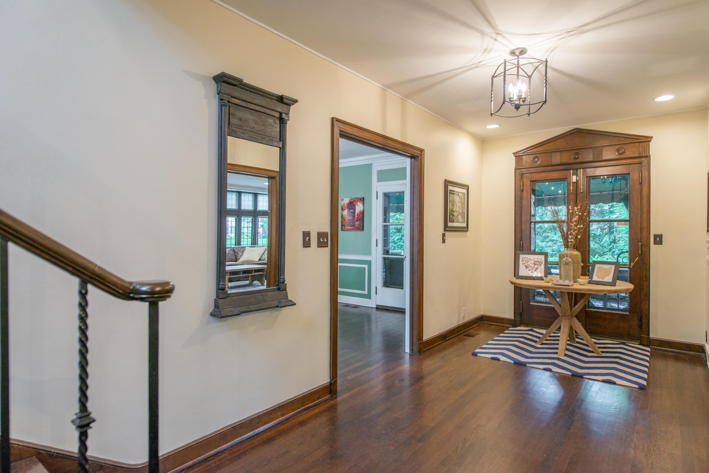 200 Ashbourne Road Columbus, OH 43209 - Photo 6 of 59