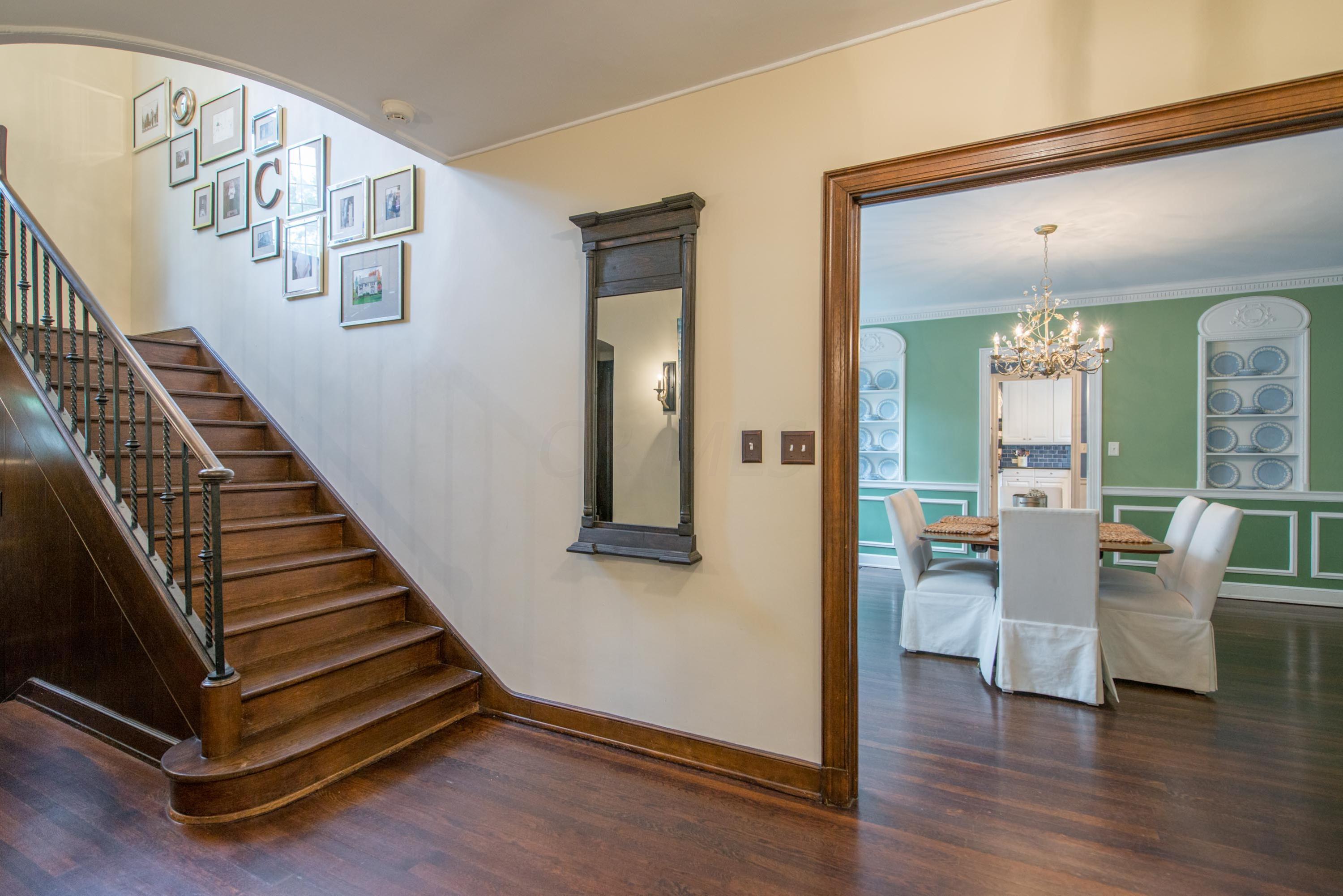 200 Ashbourne Road Columbus, OH 43209 - Photo 7 of 59