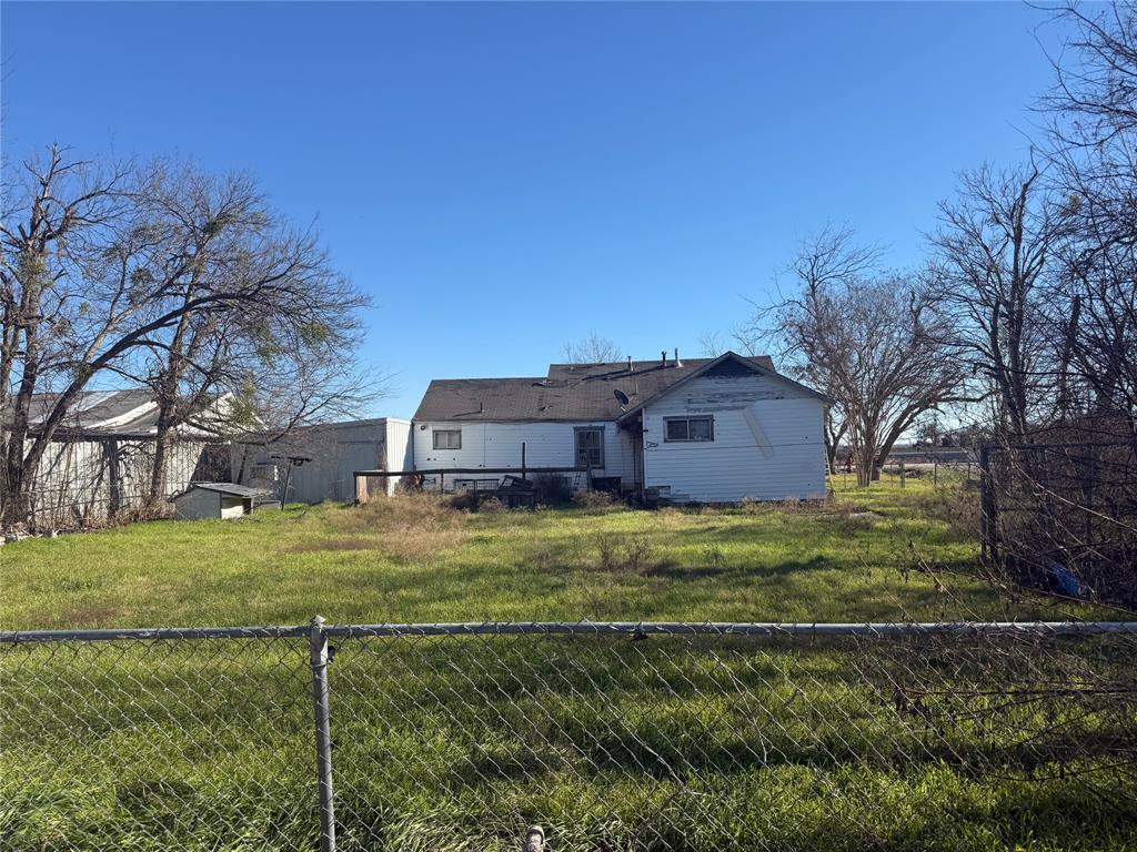 402 East Rowena Rosebud, TX 76570 - Photo 4 of 4