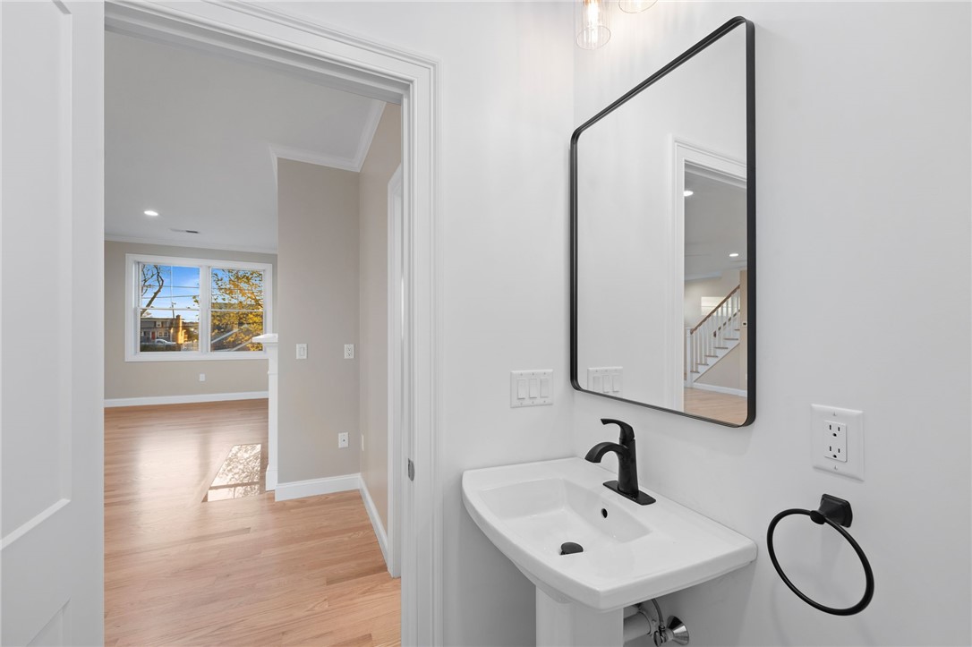 25 Scallop Shell Road Narragansett, RI 02882 - Photo 12 of 49 1/2 bath so handy for guests