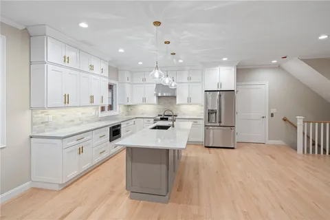 $1,749,900 | 25 Scallop Shell Road, Narragansett, RI 02882