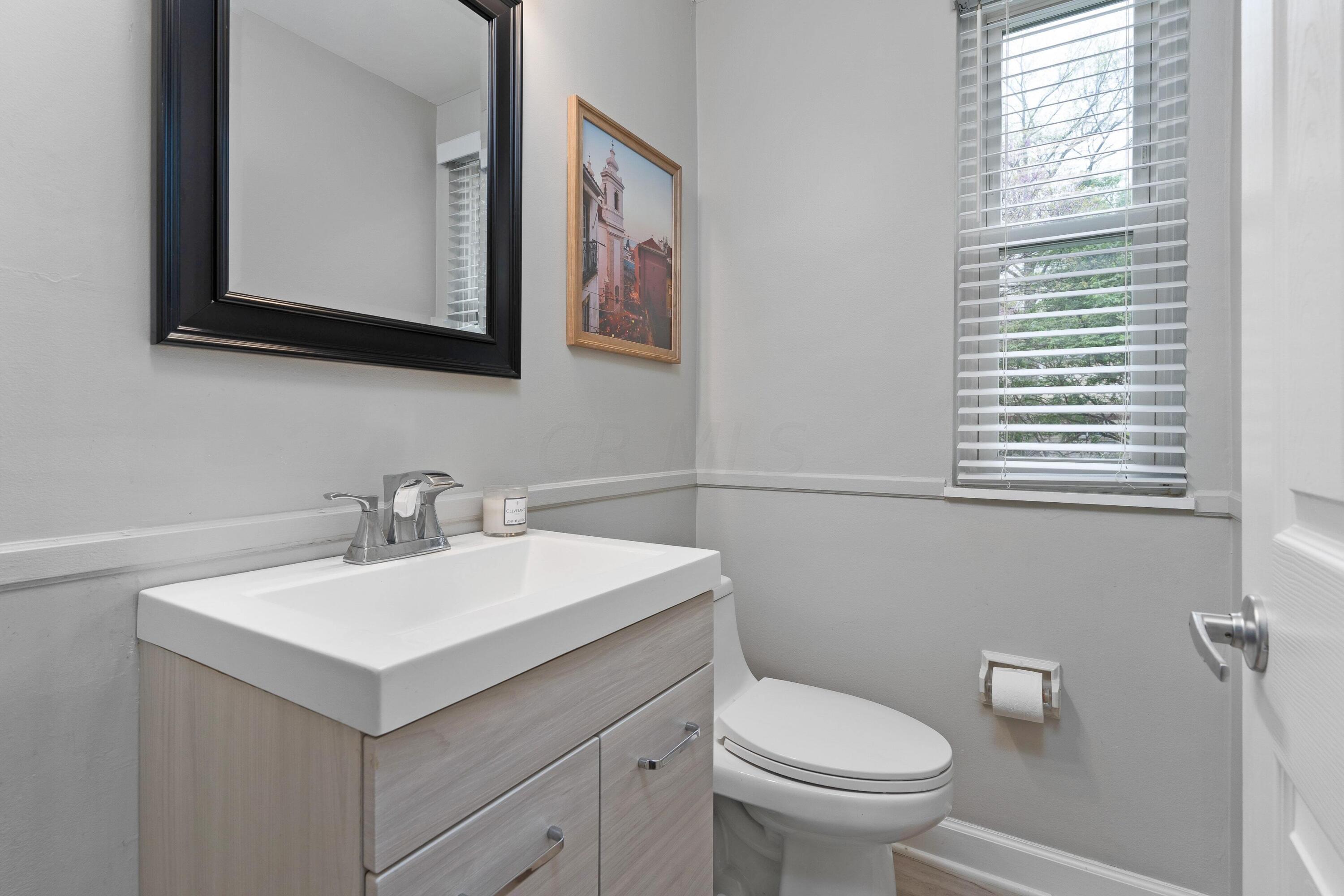 2651 Brandon Road Columbus, OH 43221 - Photo 11 of 42 Powder Room