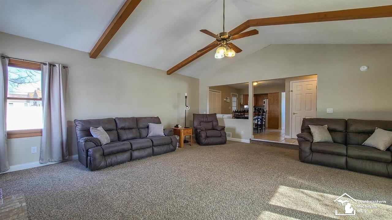1054 South Raisinville Road Monroe, MI 48161 - Photo 9 of 15