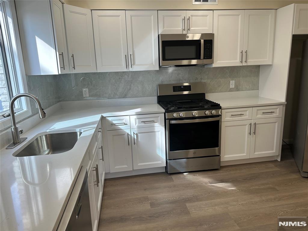 407 Jane Street, Unit 1 Fort Lee, NJ 07024 - Photo 2 of 23