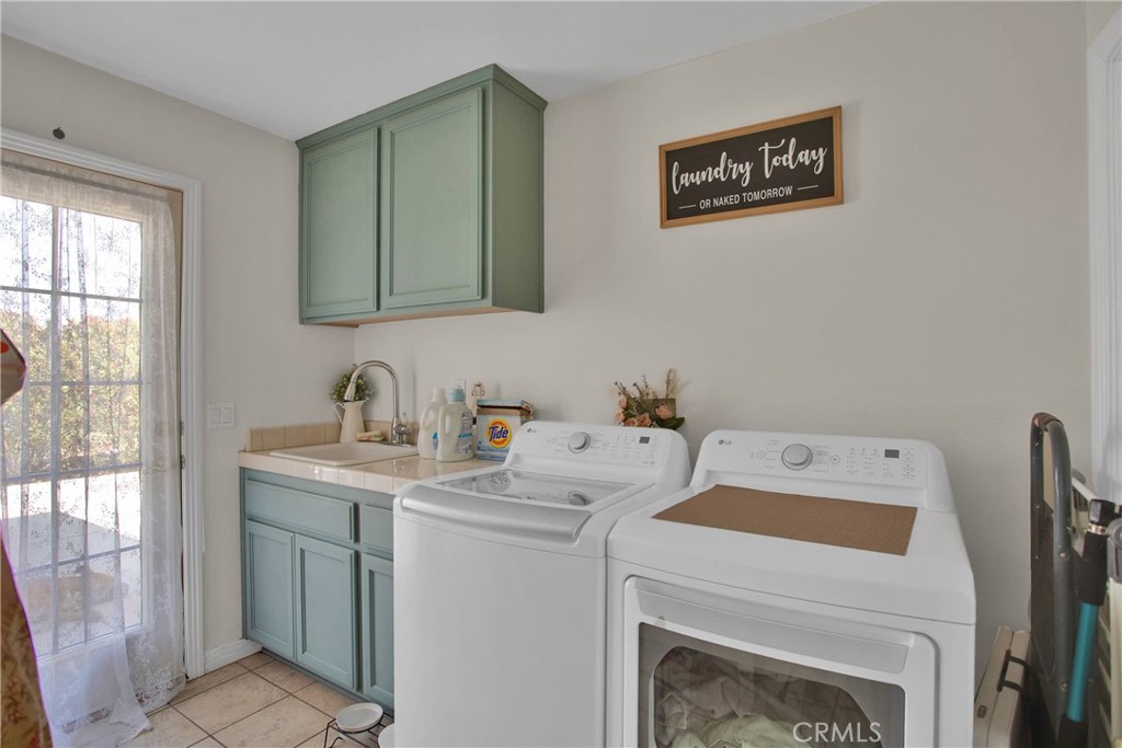 7330 Smoke Tree Road Phelan, CA 92371 - Photo 20 of 46 a utility room with dryer and washer