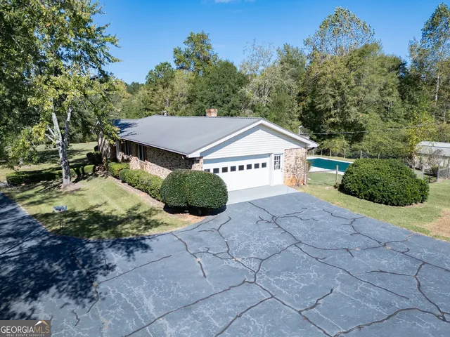 a view of a house with yard and sitting area
