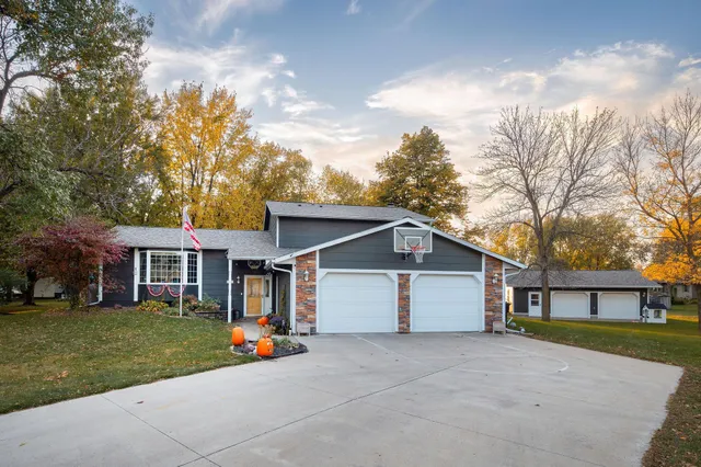 $339,000 | 1835 Jamison Drive, Windom, MN 56101