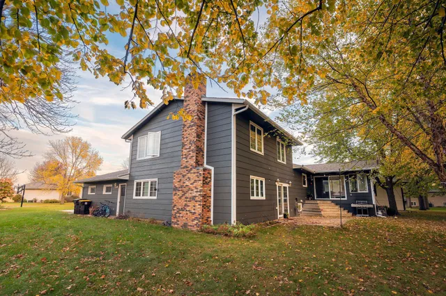 $339,000 | 1835 Jamison Drive, Windom, MN 56101