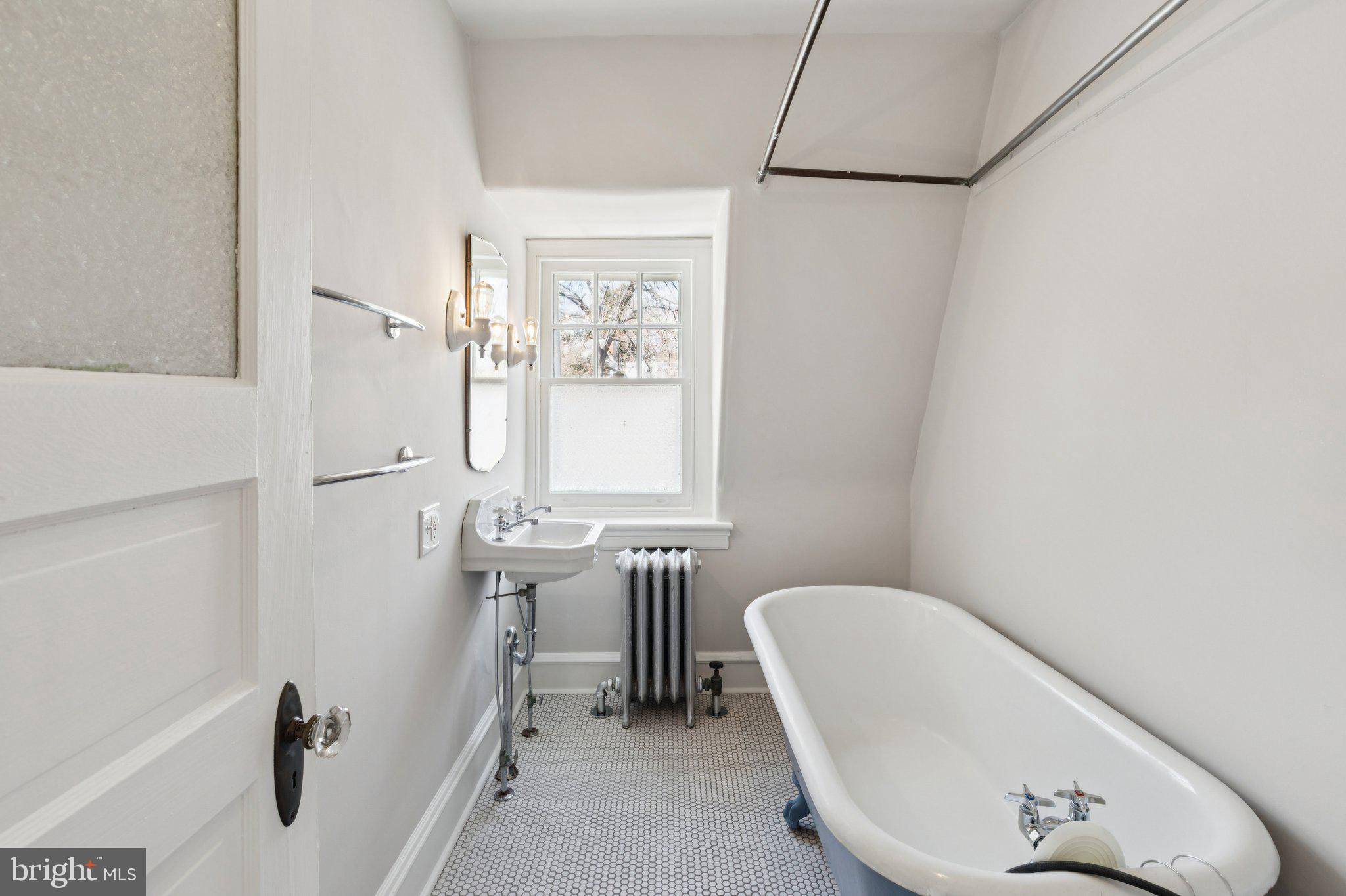 515 Carpenter Lane Philadelphia, PA 19119 - Photo 23 of 60 3rd Floor Bathroom