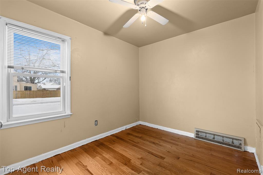 4948 Howe Road Wayne, MI 48184 - Photo 17 of 37