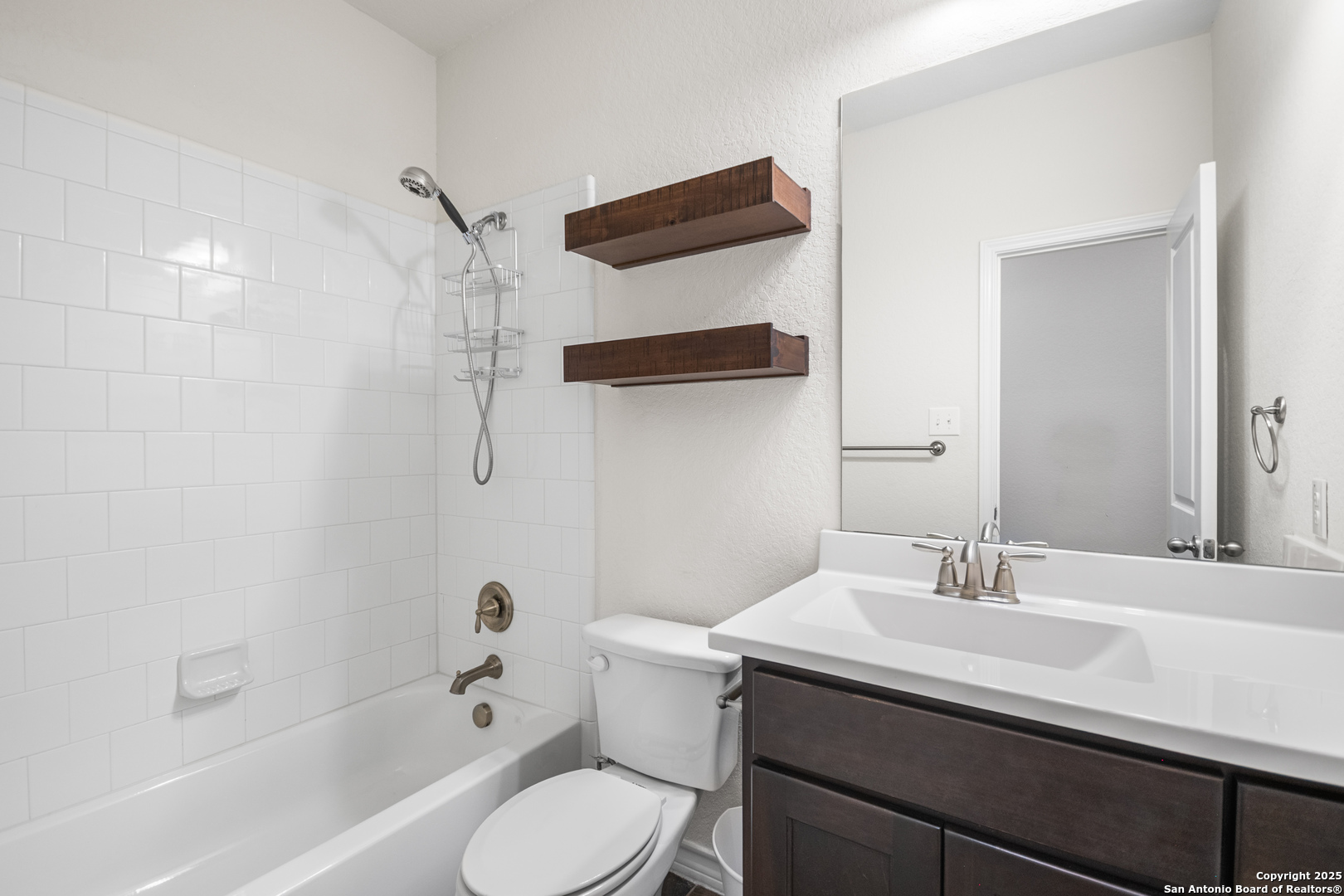 101 Boulder Creek Boerne, TX 78006 - Photo 13 of 47