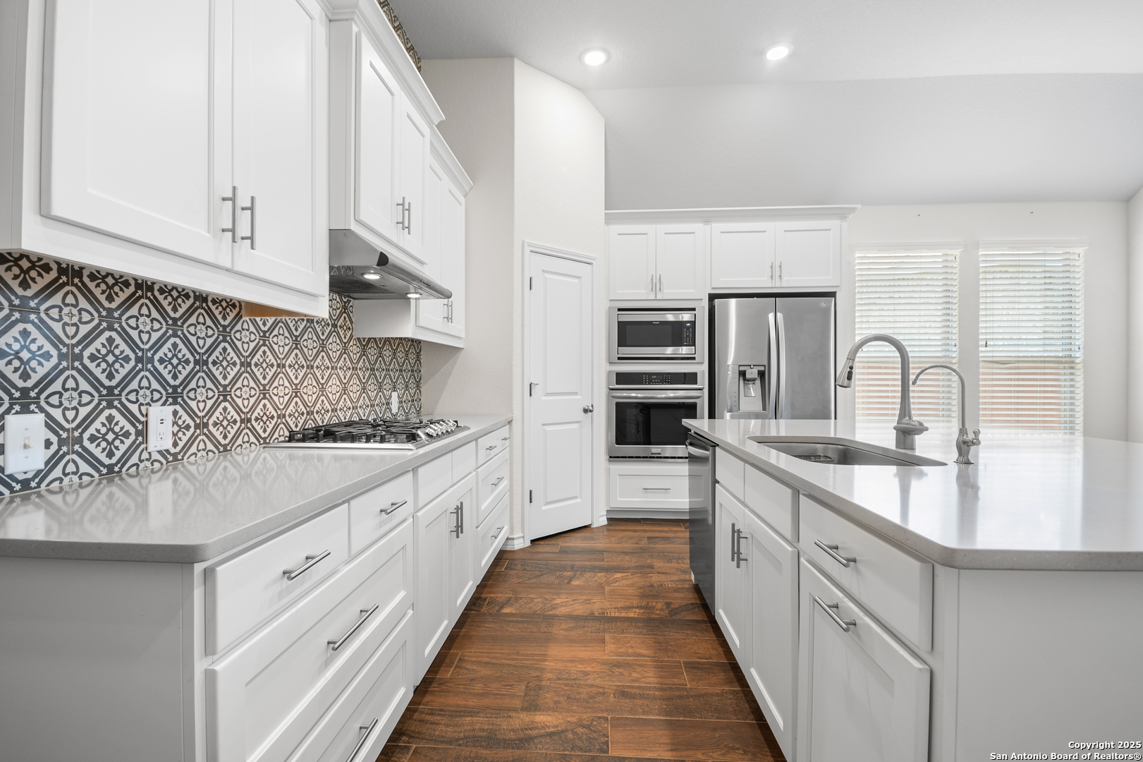 101 Boulder Creek Boerne, TX 78006 - Photo 4 of 47