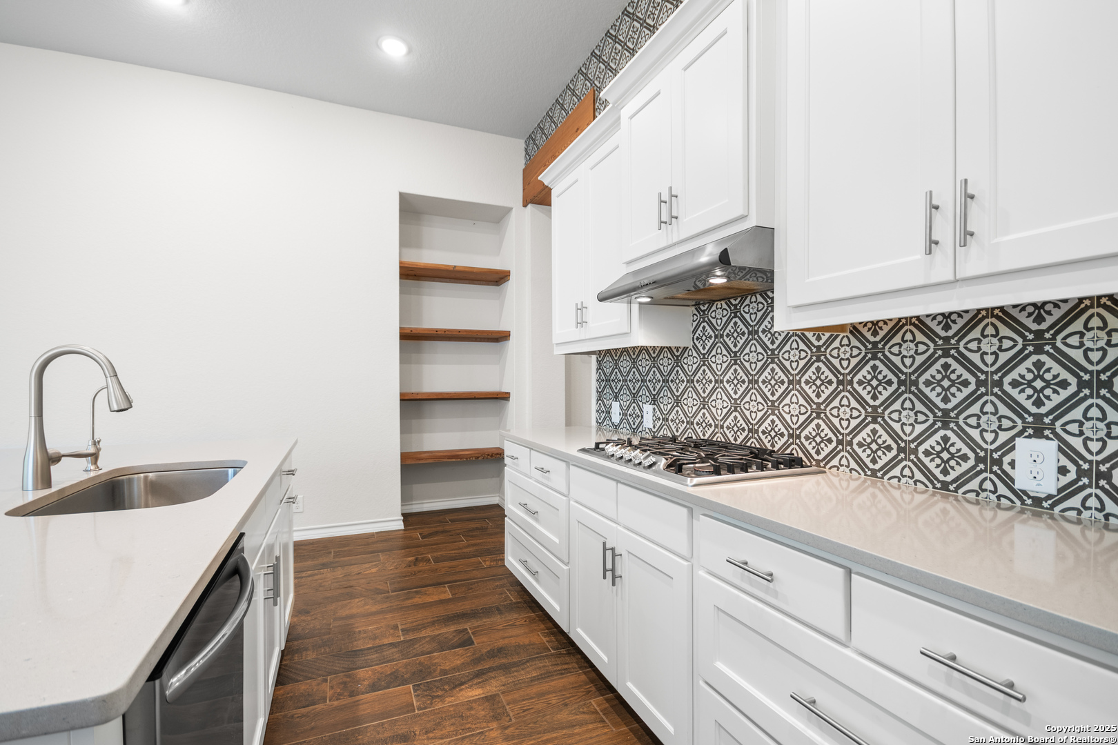 101 Boulder Creek Boerne, TX 78006 - Photo 5 of 47