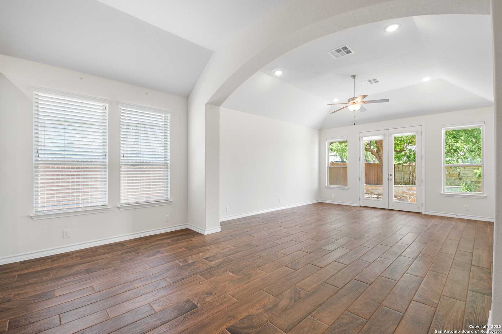 101 Boulder Creek Boerne, TX 78006 - Photo 8 of 47