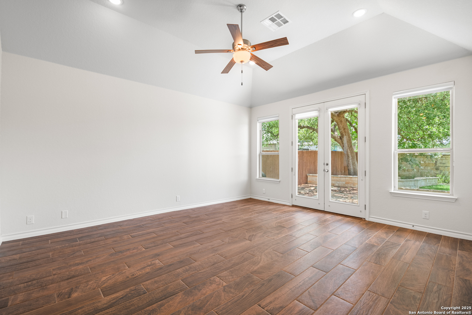 101 Boulder Creek Boerne, TX 78006 - Photo 10 of 47