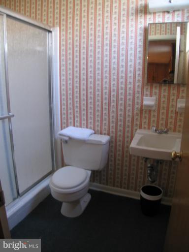 8617 Fort Hunt Road Alexandria, VA 22308 - Photo 14 of 19 Bath