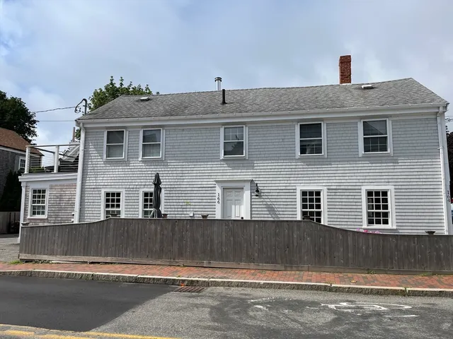 $725,000 | 166 Water Street, Unit B, Newburyport, MA 01950