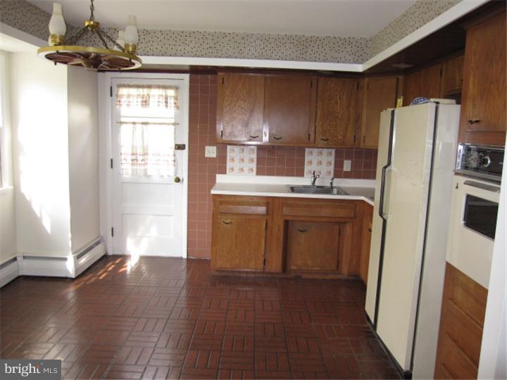 22 Lawrence Road Audubon, PA 19403 - Photo 6 of 16 Kitchen