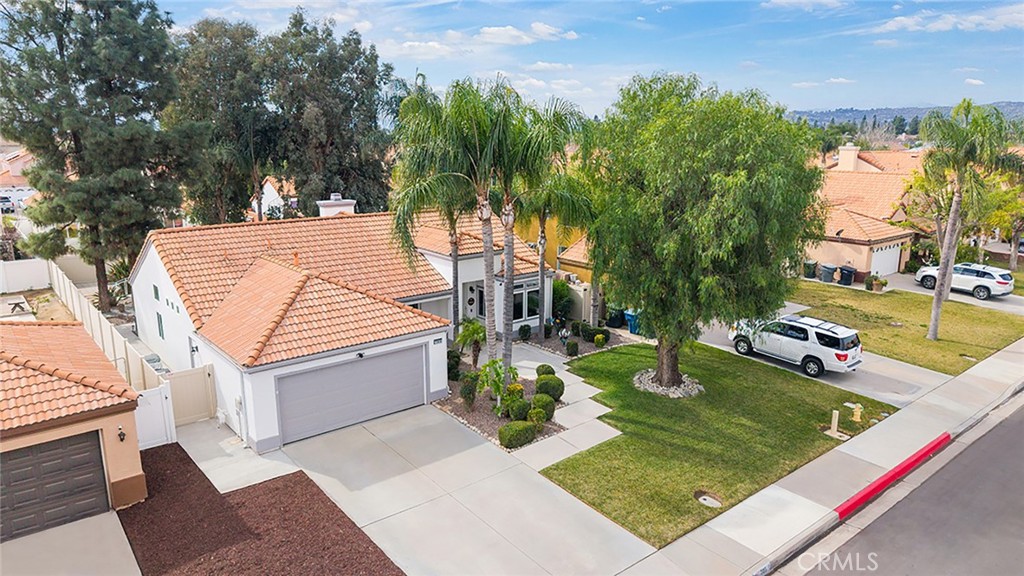 705 Fuchsia Lane Perris, CA 92571 - Photo 3 of 29 swimming pool view with a outdoor seating