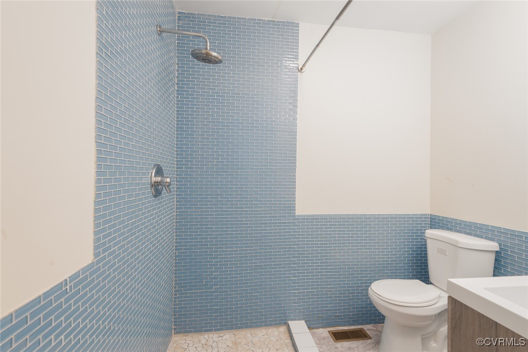7808 Wells Road Ford, VA 23850 - Photo 20 of 41 a bathroom with a toilet and a shower