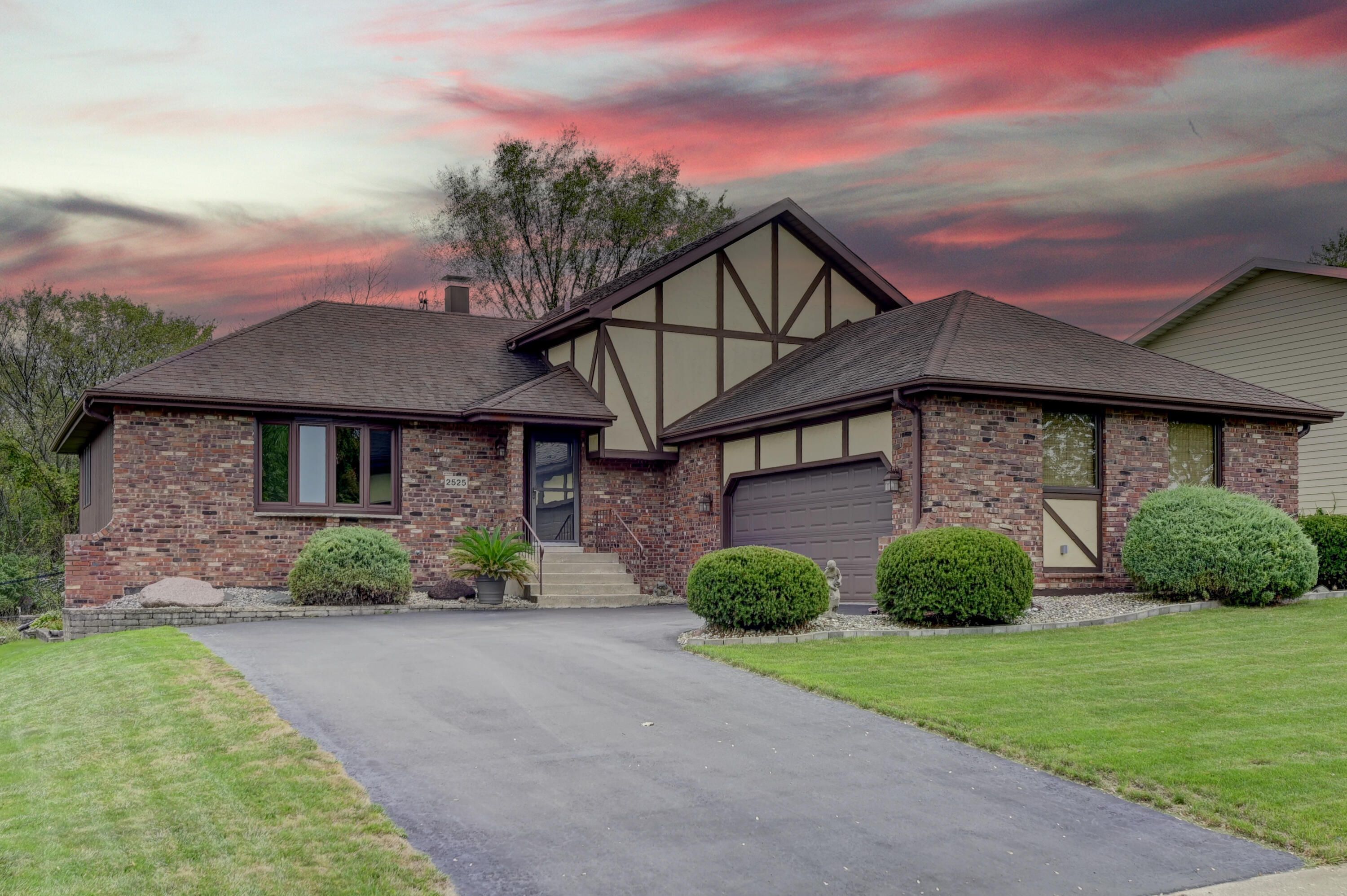 2525 Sandy Ridge Road Dyer, IN 46311 - Photo 1 of 41 3000x1996