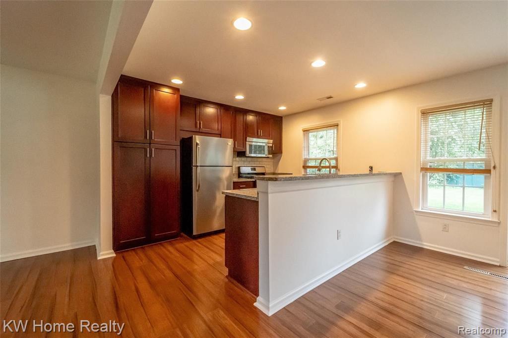 6914 Halyard Road Bloomfield Hills, MI 48301 - Photo 3 of 44