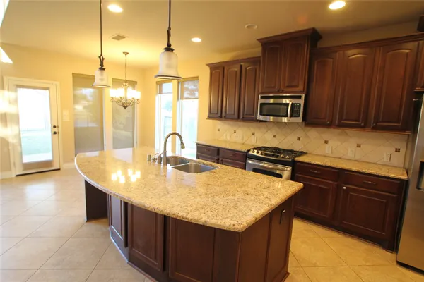 $3,200 | 1995 Biscayne Lake Drive, Pearland, TX 77584