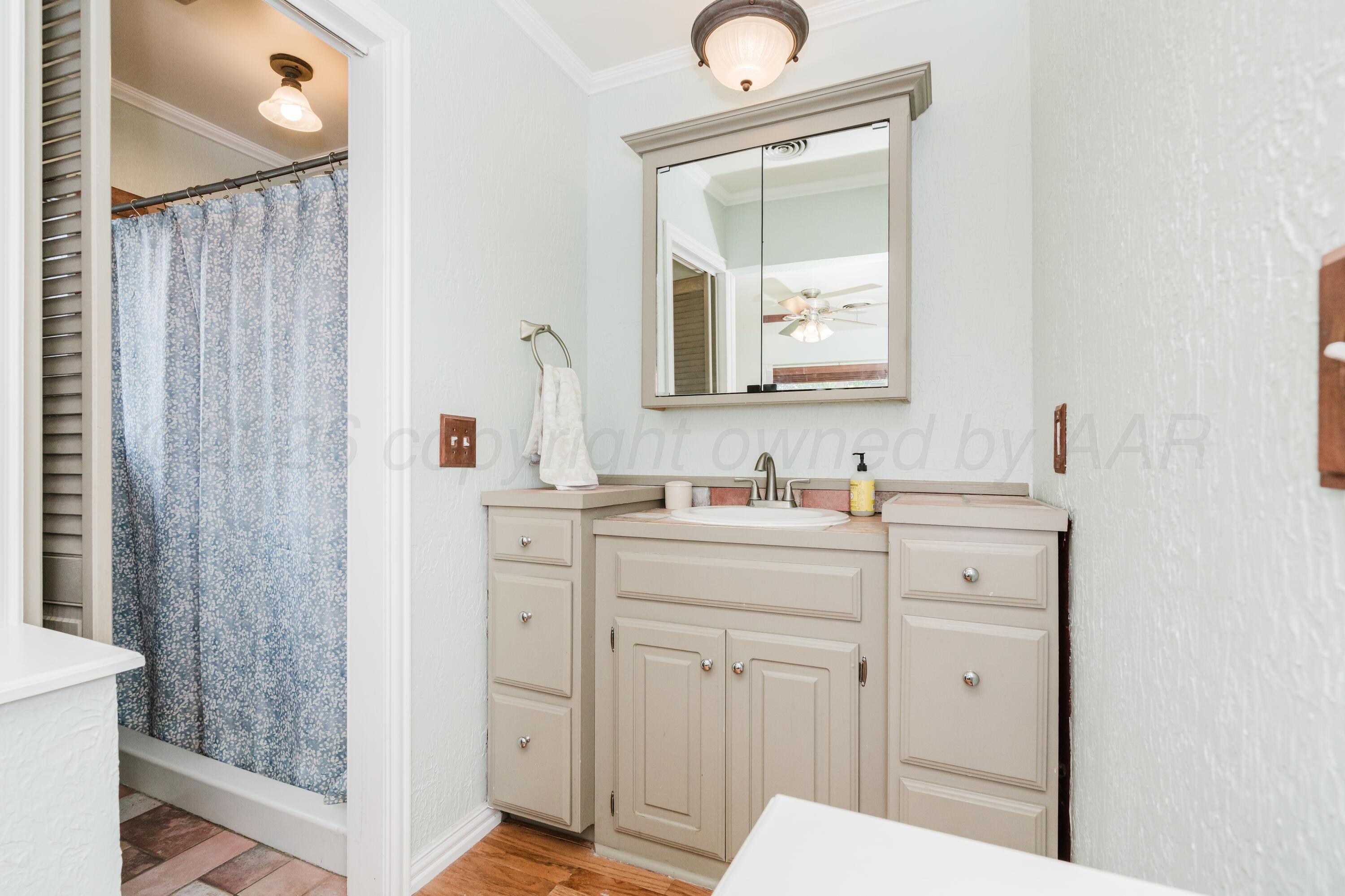 7302 Holyoke Trail Amarillo, TX 79121 - Photo 28 of 40 Master bath