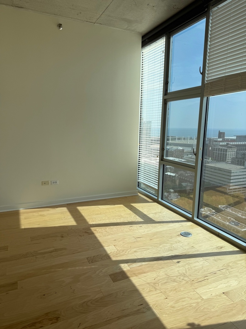 1720 South Michigan Avenue, Unit 2609 Chicago, IL 60616 - Photo 3 of 16 a view of a indoor basketball court