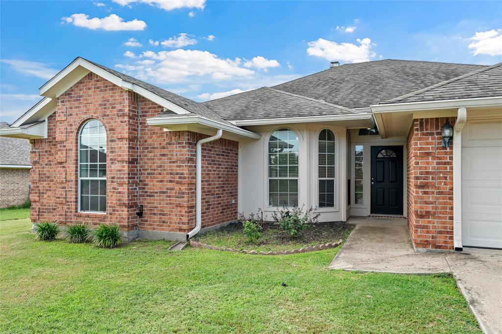 163 Topaz Circle Hewitt, TX 76643 - Photo 2 of 40