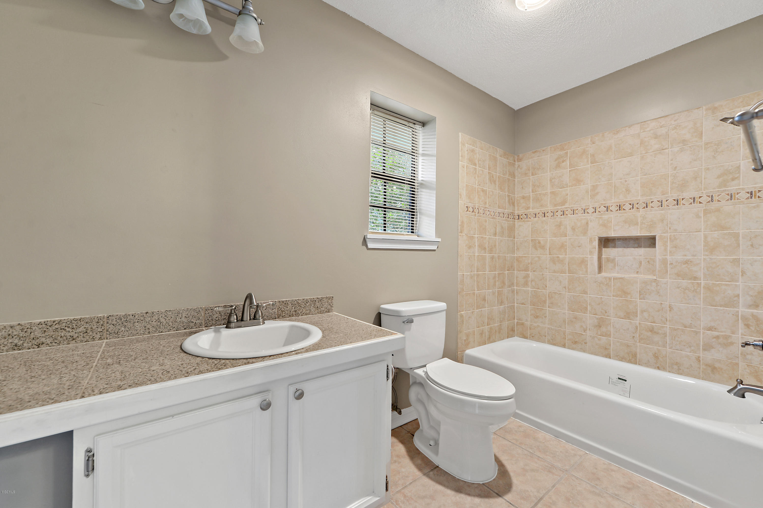 1404 Diller Road Ocean Springs, MS 39564 - Photo 12 of 19 012