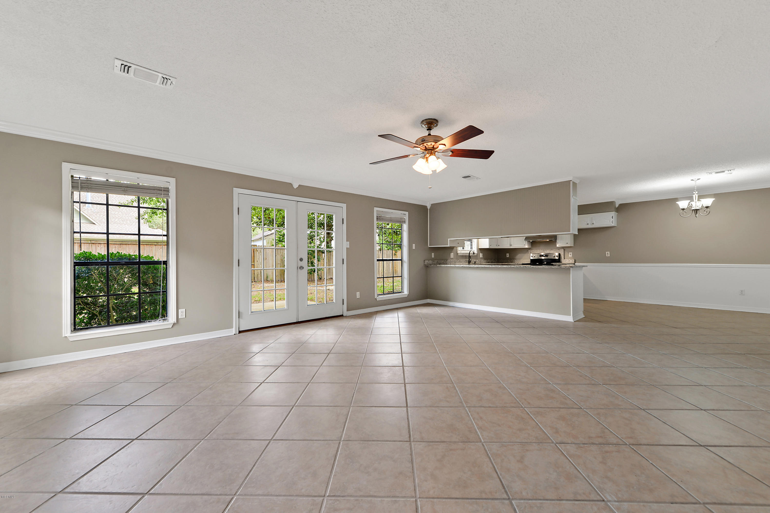 1404 Diller Road Ocean Springs, MS 39564 - Photo 4 of 19 004