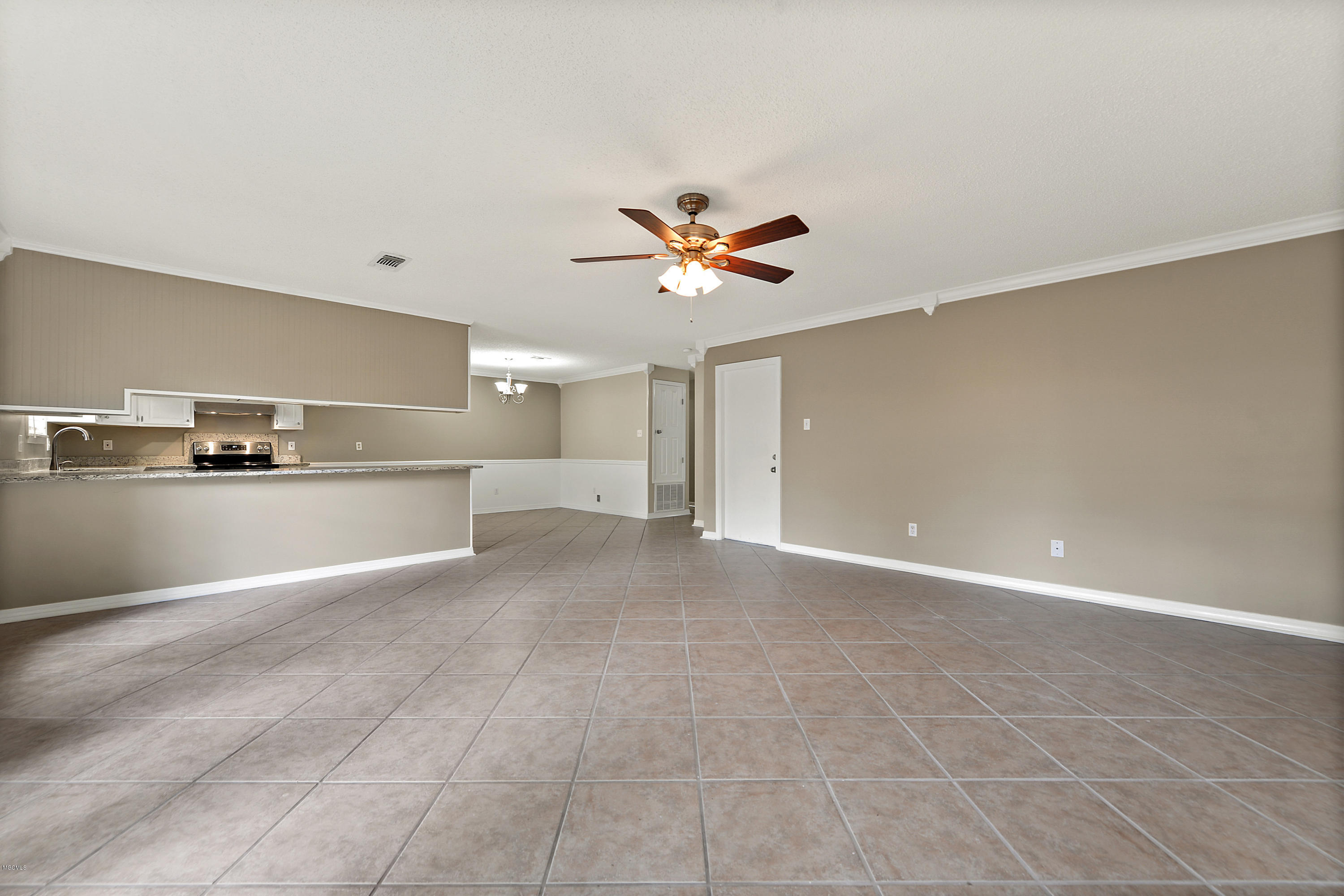 1404 Diller Road Ocean Springs, MS 39564 - Photo 5 of 19 005